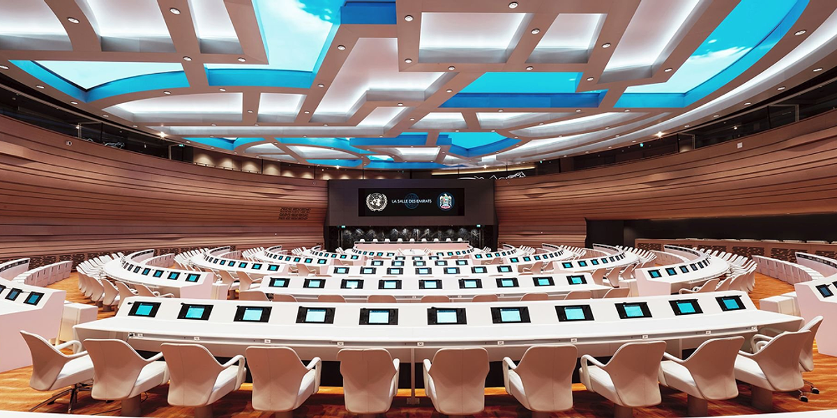 Ekrany dotykowe do sal konferencyjnych